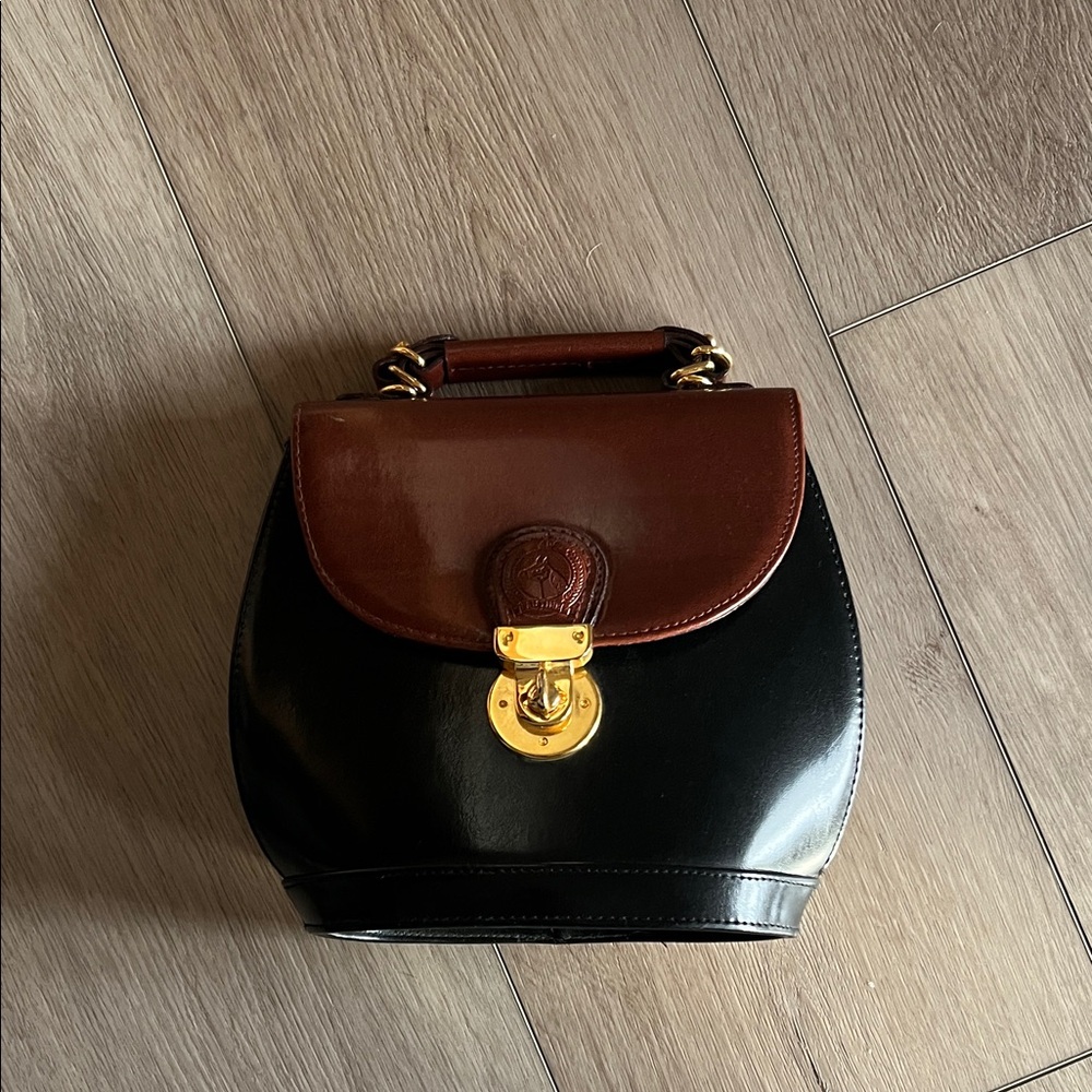 PRISTINE Black and Brown Vintage Leather Bag